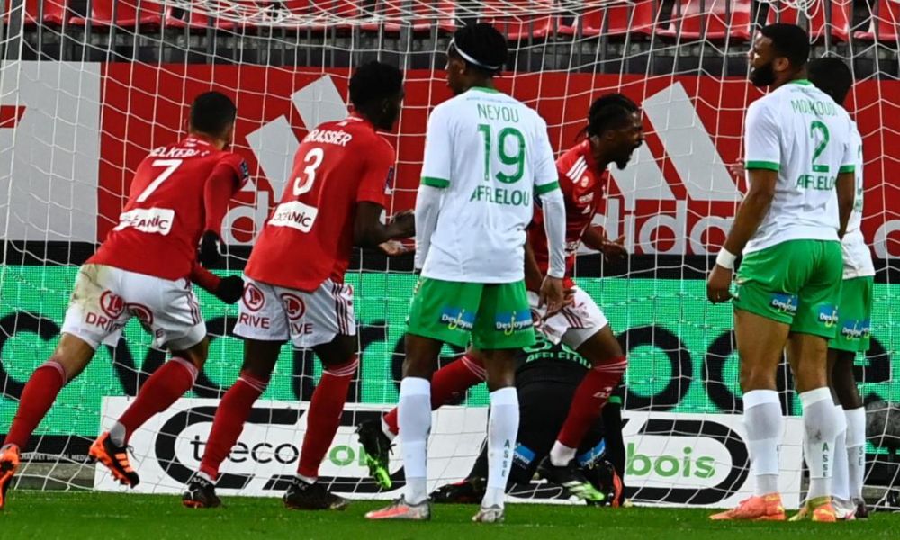 Saint-Etienne vs Brest khi thi đấu trên sân